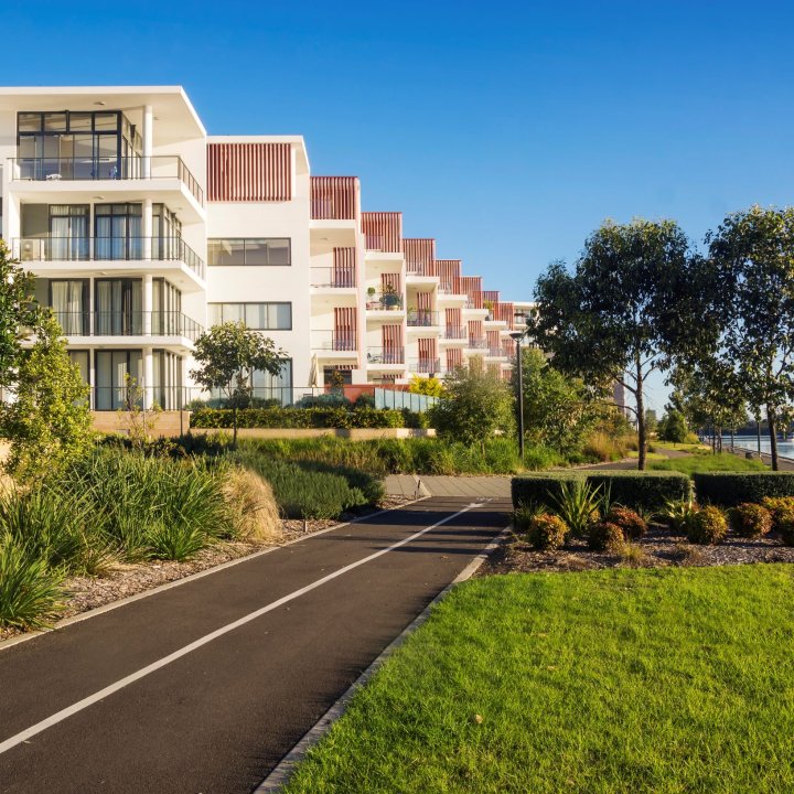 apartment_buidlings_in_suburbs-resized
